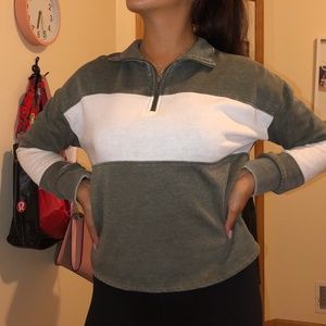 Cropped Olive green Crewneck